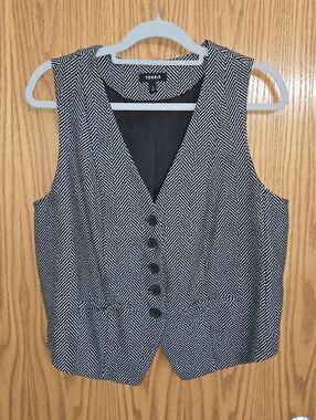 Torrid Black & White Herringbone Vest